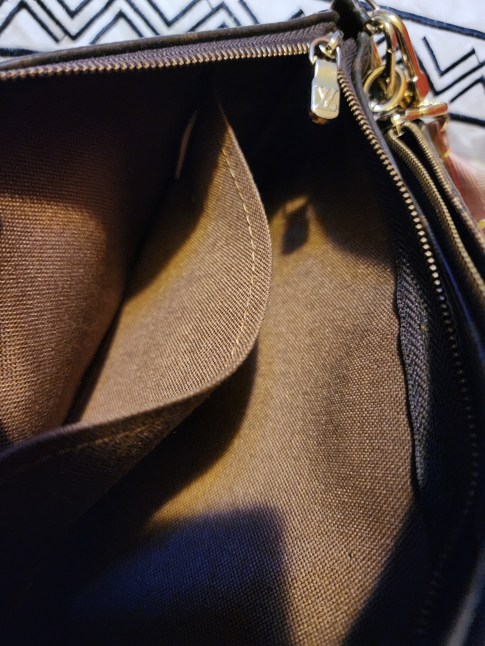 Louis Vuitton Monogram Crossbody Bag with Pink Strap - Picture 5 of 5